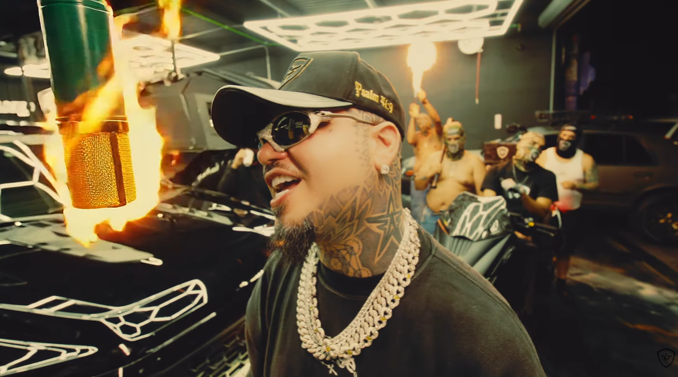 Farruko - LOS ANORMALES (Official Music Video)