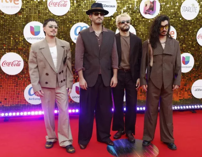 Shakira, Bud Bunny, Aitana y Karol G, ganadores de los Premios Juventud — imagen 3